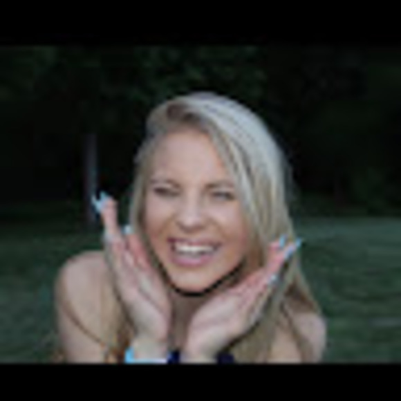 Meet your Posher, Malia - Picture 1 of 1